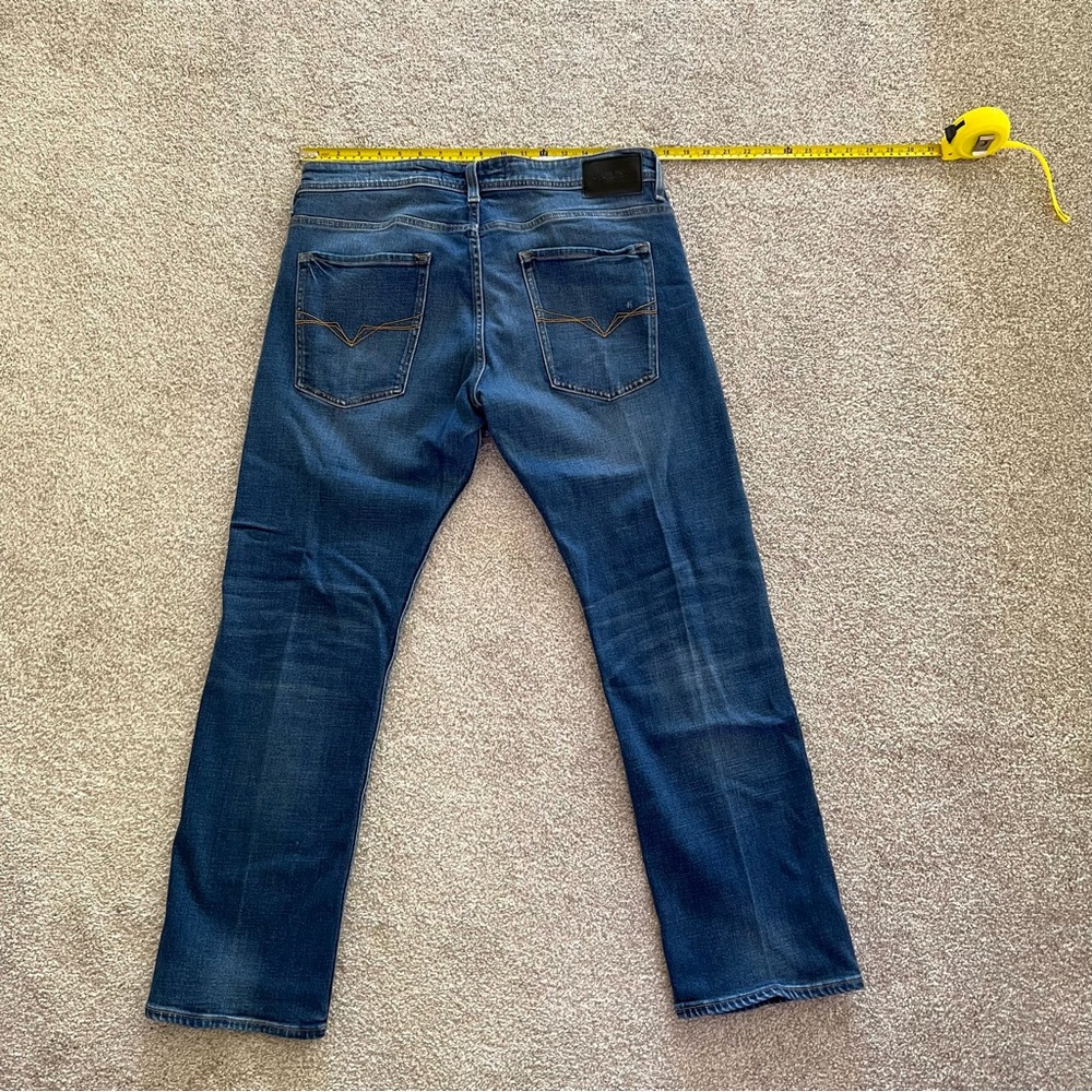 Guess Los Angeles Medium Wash Denim Regular Straight Jeans 36x30 NWOT - Picture 7 of 7